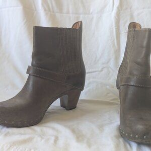 Dansko Rihanna (Rhianna) Boots, Size 39, Brown "Crazy Horse"